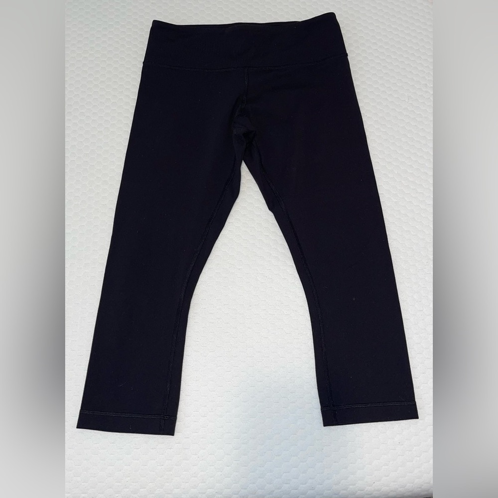 16. Lululemon Wunder Under Crop | 21 inches | Black